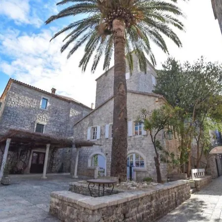 Apartment Old Town 3 With Balcony Budva